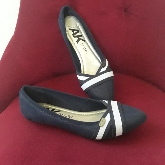 Shoes, and clothes. - Picture 5 of 12